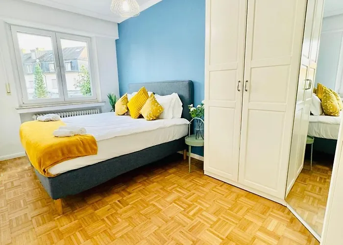 Апартаменты Charming 1br With Outdoor Space